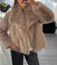 Load image into Gallery viewer, Amy faux fur jacket
