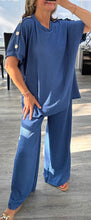 Load image into Gallery viewer, Billi button shoulder set
