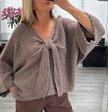 Load image into Gallery viewer, Billi bow jumper
