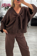 Load image into Gallery viewer, Billi bow jumper

