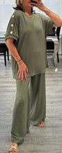 Load image into Gallery viewer, Billi button shoulder set
