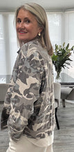 Load image into Gallery viewer, Cate camouflage jacket
