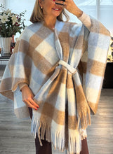 Load image into Gallery viewer, Claudia cape
