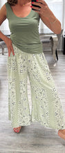 Load image into Gallery viewer, Coleen printed culotte trouser
