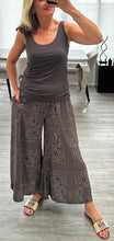 Load image into Gallery viewer, Coleen printed culotte trouser
