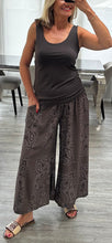 Load image into Gallery viewer, Coleen printed culotte trouser
