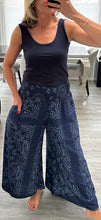 Load image into Gallery viewer, Coleen printed culotte trouser
