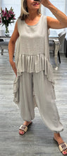 Load image into Gallery viewer, Dolly sleeveless set
