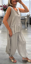 Load image into Gallery viewer, Dolly sleeveless set
