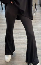 Load image into Gallery viewer, Flick flared legging
