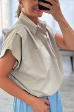 Load image into Gallery viewer, Gabbie bubble hem shirt
