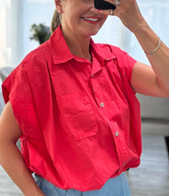 Load image into Gallery viewer, Gabbie bubble hem shirt

