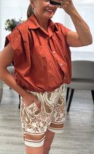 Load image into Gallery viewer, Gabbie bubble hem shirt

