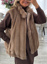 Load image into Gallery viewer, Georgia luxury faux fur gilet
