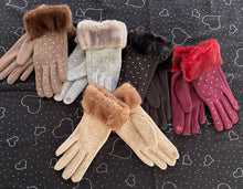 Load image into Gallery viewer, Gloves diamante and faux fur
