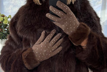 Load image into Gallery viewer, Gloves diamante and faux fur
