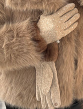 Load image into Gallery viewer, Gloves diamante and faux fur
