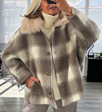 Load image into Gallery viewer, Jasmine fur collar jacket
