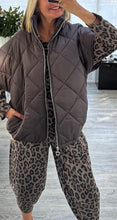 Load image into Gallery viewer, Kiki quilted gilet

