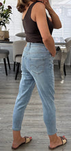 Load image into Gallery viewer, Maya Mom jean
