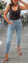 Load image into Gallery viewer, Maya Mom jean
