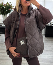 Load image into Gallery viewer, Quinn quilted pocket top
