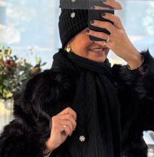 Load image into Gallery viewer, Snowflake Hat and Scarf Set
