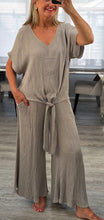 Load image into Gallery viewer, Tara tie front culotte set

