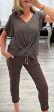Load image into Gallery viewer, Tiff v neck t with twist
