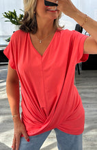 Load image into Gallery viewer, Tiff v neck t with twist
