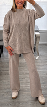 Load image into Gallery viewer, Willow knitted set
