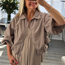 Load image into Gallery viewer, Zena Lightweight zip jacket
